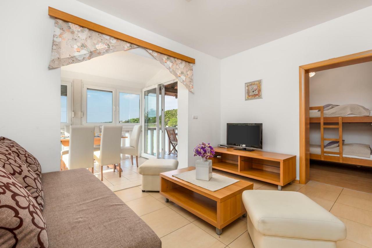 Villas Kampor 外观 照片